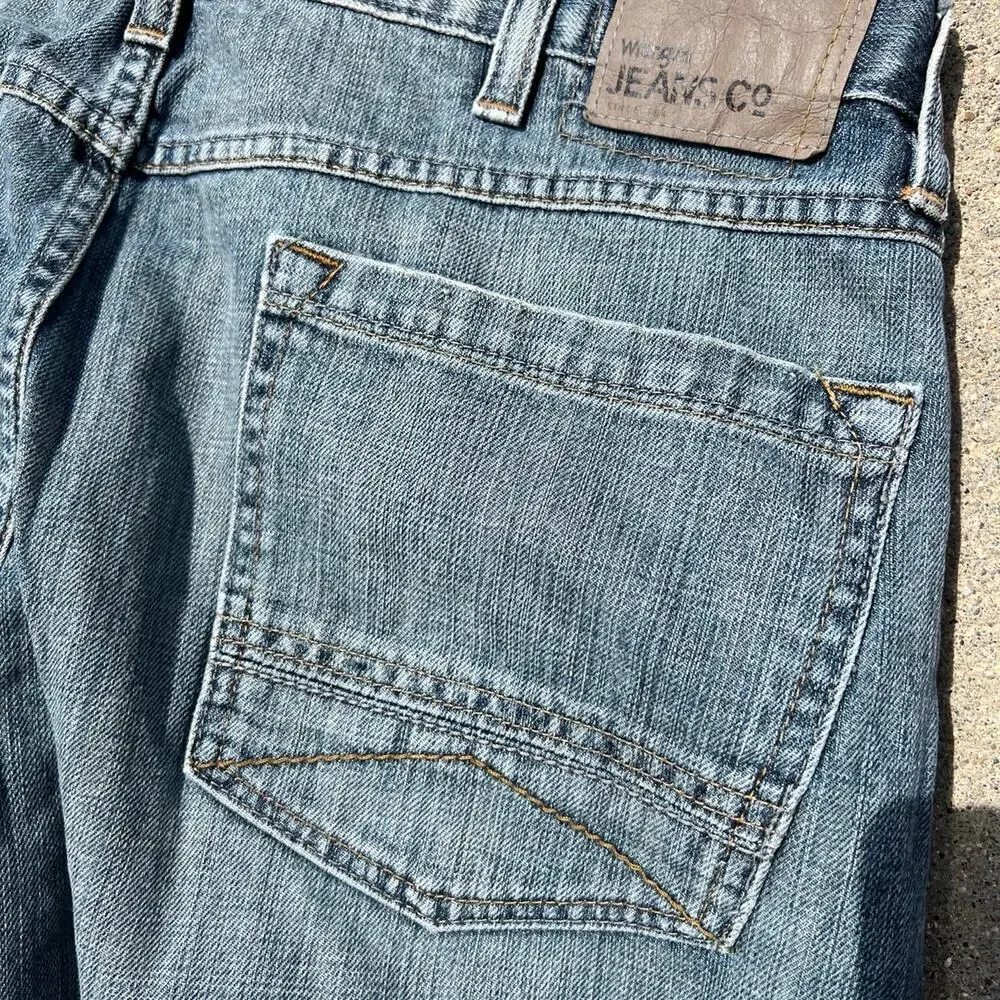 Wrangler Men’s 38 x 30 Relaxed Boot Jeans. No holes or tears.